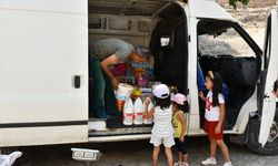Minibüsüyle köyleri gezen seyyar esnaf 16 yıldır takas usulüyle satış yapıyor