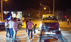 Besni'de Otomobille hafif ticari araç çarpıştı!