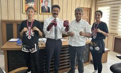 Şampiyon sporculardan Besni Kaymakamı Aslan’a ziyaret