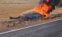 Şanlıurfa'da kaza sonrası otomobil yandı