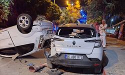 Park halindeki cipe çarpan otomobildeki 5 kişi yaralandı