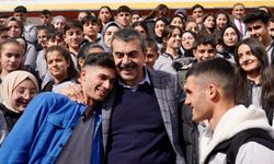 Bakan Tekin’den Gençlere; “Ülkenin Geleceğisiniz!”