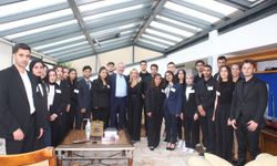 Akfen Başkanı Akın, TİKAV Bursiyerleriyle Buluştu