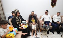 Bakan Kurum, Besni'de depremzede aileye misafir oldu