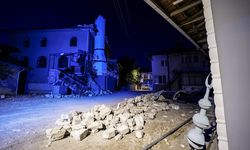 Depremde Kızılgür Mahallesi'ndeki caminin minaresi yıkıldı
