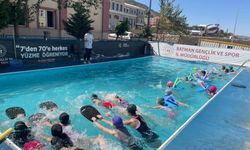 Batman'da 350 çocuk portatif havuzda yüzme eğitimi aldı