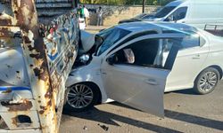 Batman'da park halindeki kamyonete çarpan otomobilin sürücüsü yaralandı