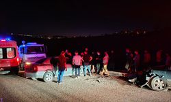 Besni’de Korkutan Kaza: 2 Araç Kafa Kafaya Çarpıştı