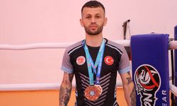 Boks antrenörünün kick boksa yönlendirdiği sporcu dünya üçüncüsü oldu