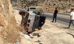 Devrilen kamyonet sürücüsü ağır yaralandı 