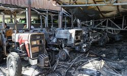 Diyarbakır Yangınında İş Yeri ve Traktörler Zarar Gördü