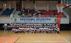 Gaziantep'te 62 genç voleybolcu profesyonelliğe adım attı