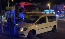 Şanlıurfa'da kamyonla hafif ticari aracın çarpıştığı kazada 1 kişi yaralandı