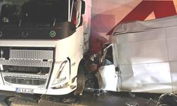 TAG Otoyolu'nda tırla minibüsün çarpışması sonucu 1 kişi öldü, 1 kişi yaralandı