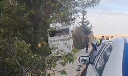 Adıyaman’da, otobüs ile otomobilin çarpıştığı feci kazada bir aile yok oldu  - Videolu Haber