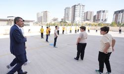 Bakan Tekin, Gaziantep'te bir okula sürpriz ziyaret gerçekleştirdi