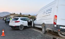 Besni'de iki araç kafa kafaya çarpıştı: 5 yaralı