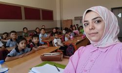Çiçeği burnunda öğretmen Gamze Güngörmez ilk ders heyecanını yaşadı 