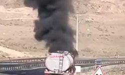 Cizre'de seyir halindeki akaryakıt tankerinde çıkan yangın söndürüldü