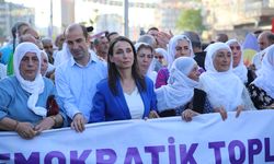 DEM Parti Eş Genel Başkanı Hatimoğulları, Diyarbakır'da '1 Eylül Dünya Barış Günü' yürüyüşüne katıldı
