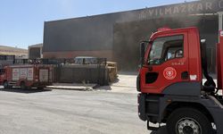 Gaziantep'te fabrikada çıkan yangında 2 işçi dumandan etkilendi
