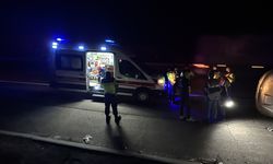 Gaziantep'te lastiği patlayan kamyonetin devrildiği kazada 2 kişi öldü, 8 kişi yaralandı