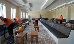 Kahta Belediyesi taziye evlerini temizliyor