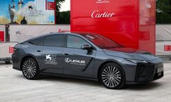 Lexus'un yeni ES Sedan Venedek Film Festivalinde