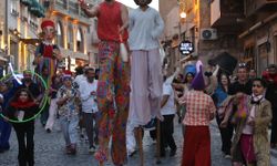 Mardin'de '7. Uluslararası Uçan Halı Çocuk Festivali' başladı