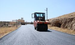 Mardin'de yol asfaltlama çalışmaları sürüyor