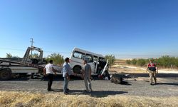 Şanlıurfa'da işçi minibüsü ile otomobilin çarpıştığı kazada 10 kişi yaralandı