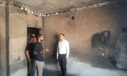Silopi Kaymakamı Çağlar Partal, evi yanan aileyi ziyaret etti