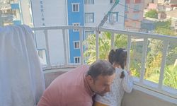 Kafası demir korkuluğa sıkışan çocuk kurtarıldı