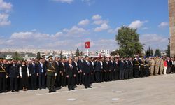 Adıyaman'da Atatürk Anıtı'na çelenk sunuldu