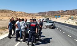 Adıyaman'da iki otomobil çarpıştı: 5 kişi yaralandı