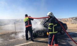 Besni'de araç yangını itfaiye ekipleri tarafından söndürüldü