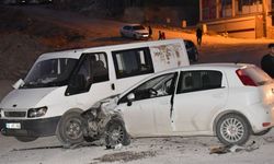 Besni'de zincirleme trafik kazası: 7 yaralı - Videolu Haber