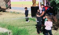 Besnili Minikler İtfaiyeciliği Sevdi
