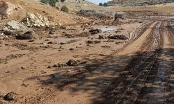Sağanak Yağış Kesmetepe'de Ulaşımı Aksattı