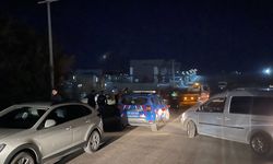 Diyarbakır'da 'Dur' ihtarına uymayan sürücü SUV tipi aracıyla 2'si polise ait 3 araca çarptı