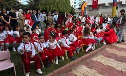 Diyarbakır'da minik öğrencilerden Cumhuriyet Bayramı kutlaması