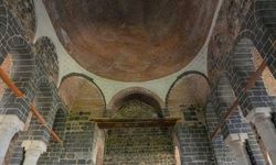 Diyarbakır'daki 'parmak izi' görünümlü kilise kubbesine ilgi