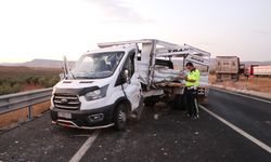 Kilis'te tır ile pikabın çarpıştığı kazada 3 kişi yaralandı