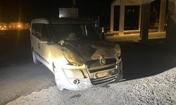 Şanlıurfa'da hafif ticari araçla otomobilin çarpıştığı kazada 2'si polis 4 kişi yaralandı