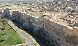 Urfa Kalesi'nde 5. yüzyıla ait yazıtlı mozaik gün yüzüne çıkarıldı