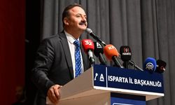 Yavuz Ağıralioğlu kürsüdeyken depreme yakalandı: 'Tayyip Bey'in aleyhine konuşunca böyle oluyor'