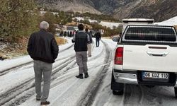Adıyaman'da buz tutan yolda sürücüler zor anlar yaşadı