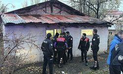 Evlerinde darp edilen 3 kişi yaralandı