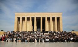 Doğa Koleji öğrencileri Anıtkabir'i ziyaret etti