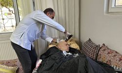 Engelli eşi için verilen evde bakım hizmeti, kadını gözyaşlarına boğdu - Videolu Haber